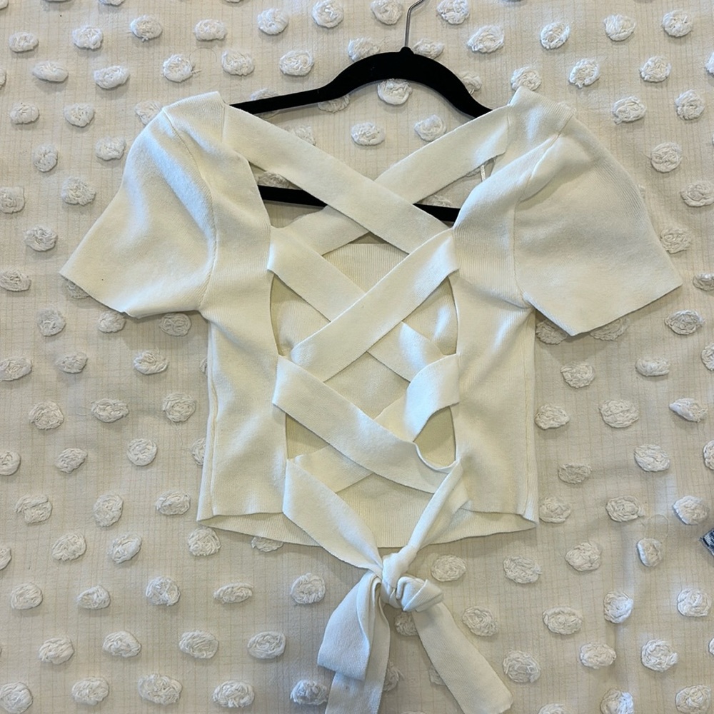 Crossed back white top with square neckline